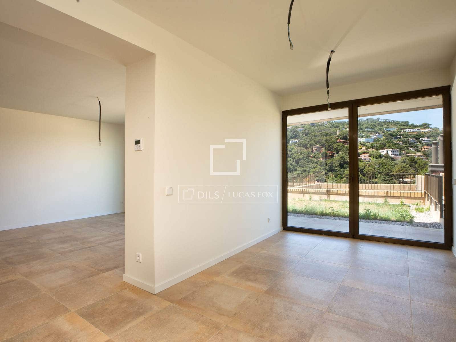 4 bedroom Villa for sale in Sa Riera with pool - € 825,000 (Ref: 9893186)