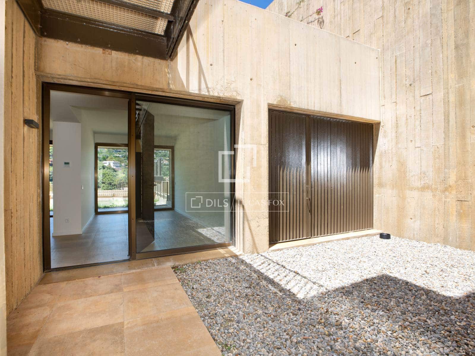 4 bedroom Villa for sale in Sa Riera with pool - € 825,000 (Ref: 9893186)