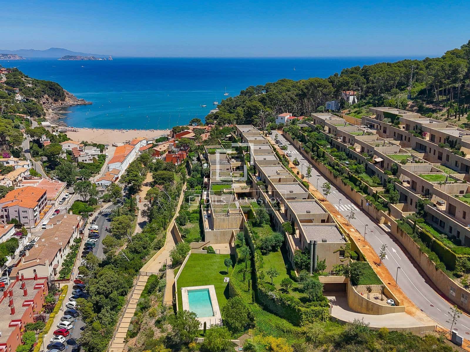 4 bedroom Villa for sale in Sa Riera with pool - € 825,000 (Ref: 9893186)