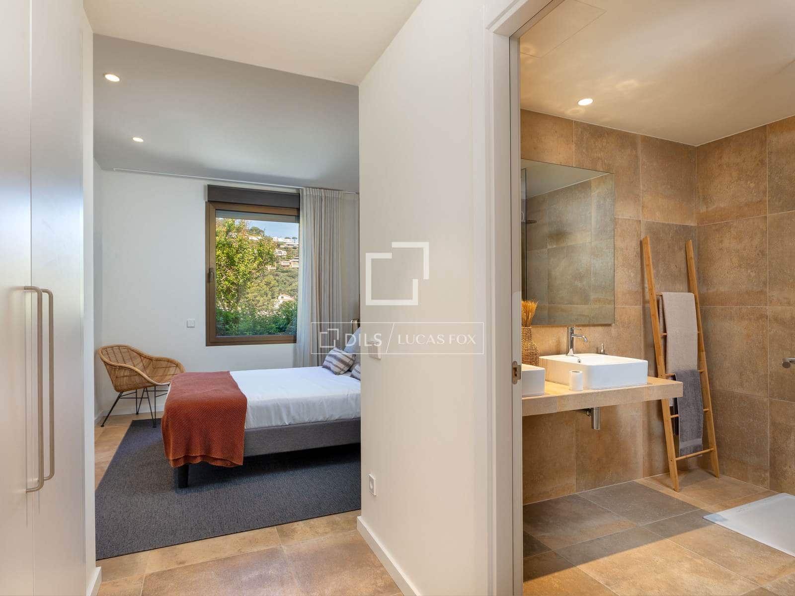 4 Zimmer Villa zu verkaufen in Sa Riera mit Pool - 775.000 € (Ref: 9893190)
