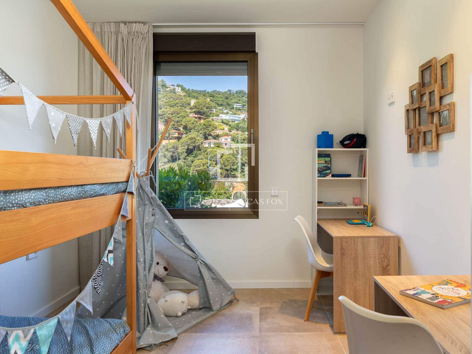 4 bedroom Villa for sale in Sa Riera with pool - € 780,000 (Ref: 9893191)