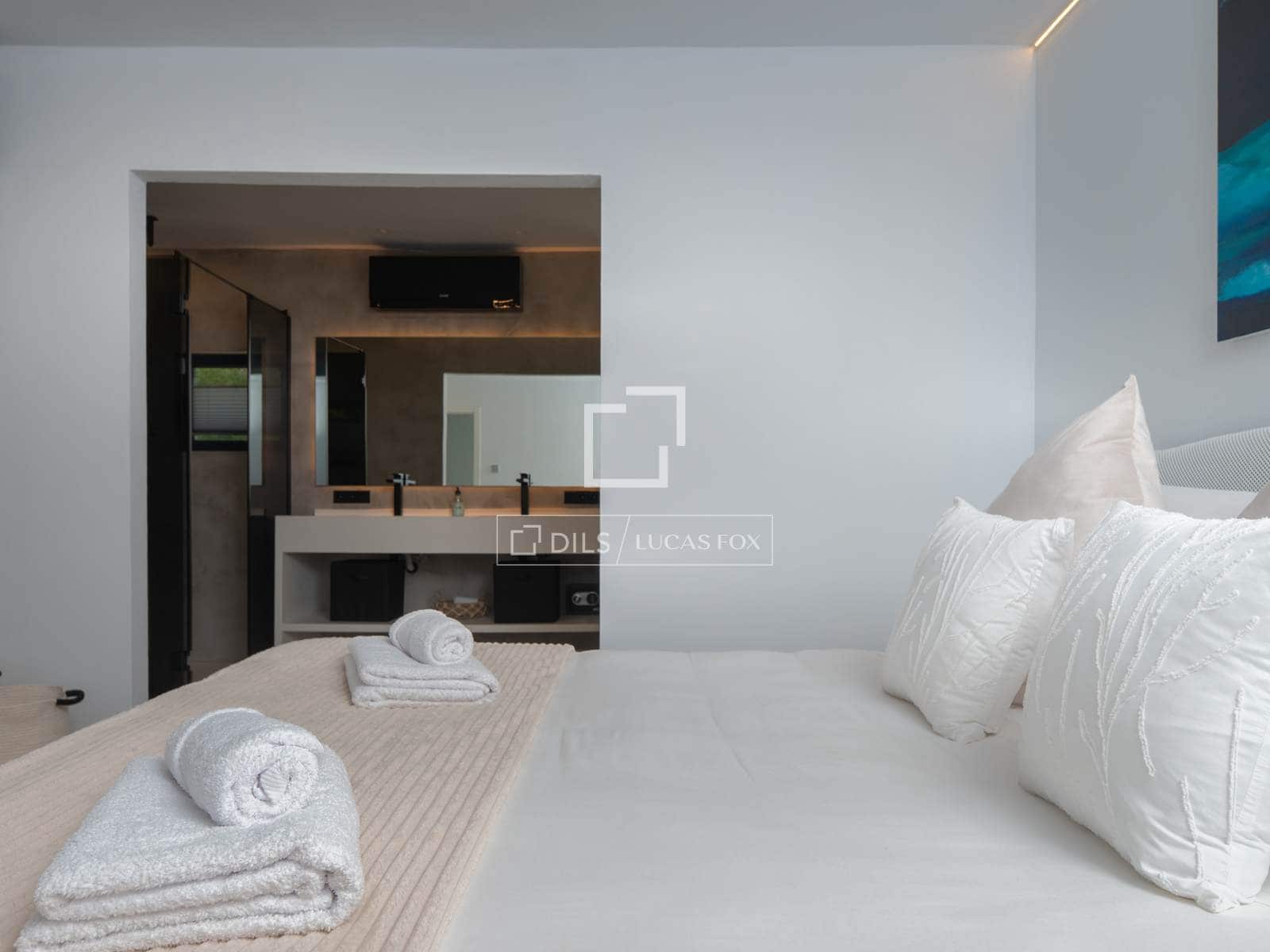 4 slaapkamer Villa te huur in Ibiza dorp met zwembad garage - € 12.500 (Ref: 9893192)