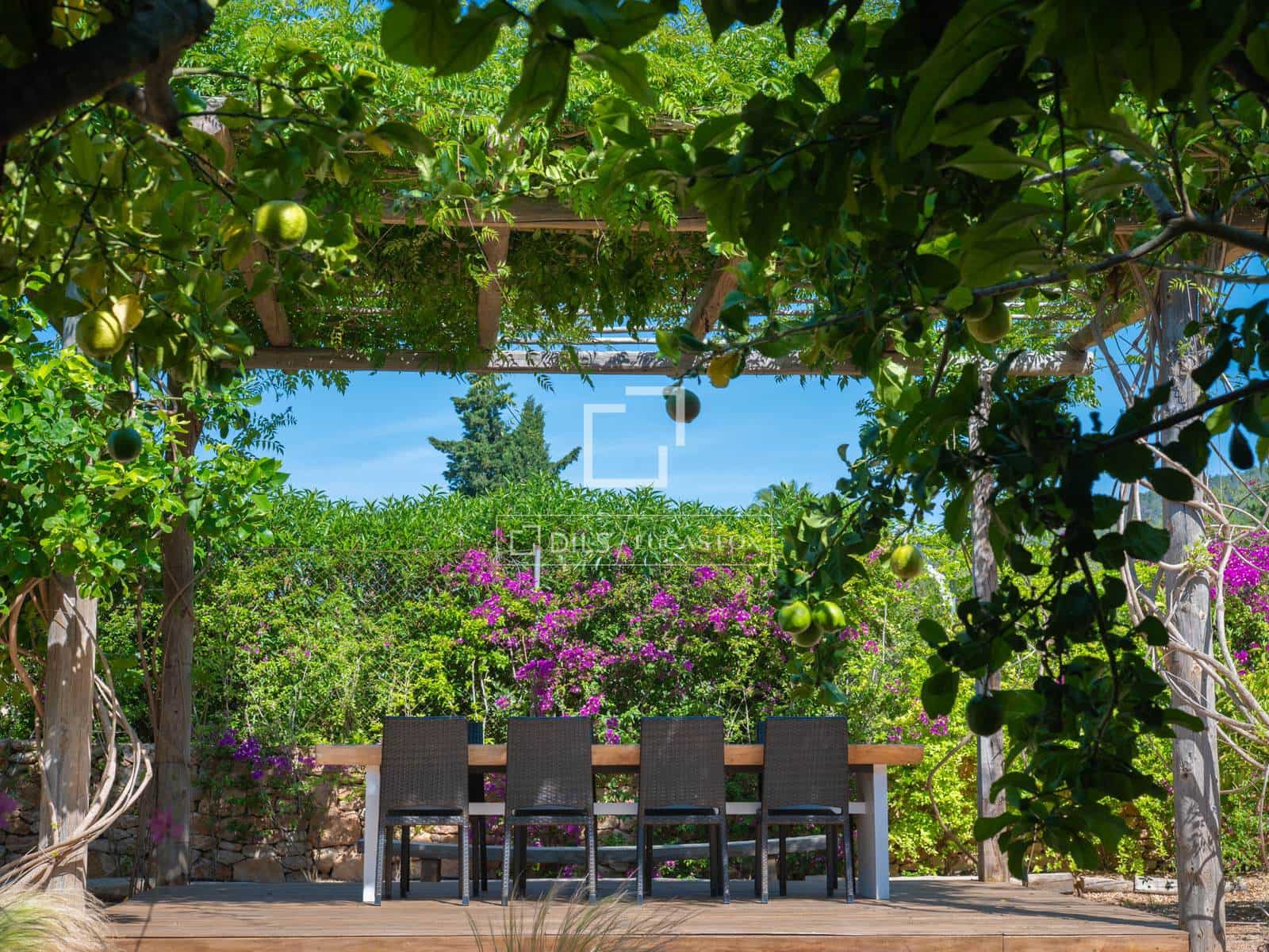 4 slaapkamer Villa te huur in Ibiza dorp met zwembad garage - € 12.500 (Ref: 9893192)