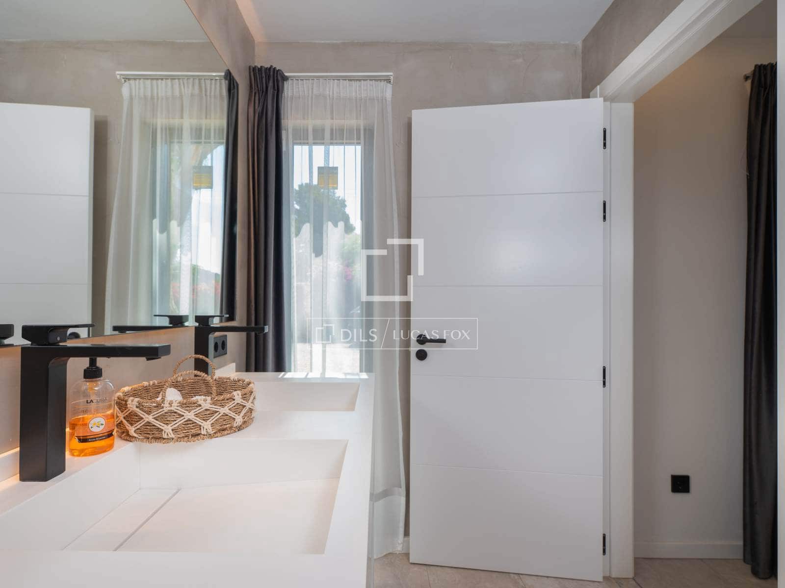 4 slaapkamer Villa te huur in Ibiza dorp met zwembad garage - € 12.500 (Ref: 9893192)