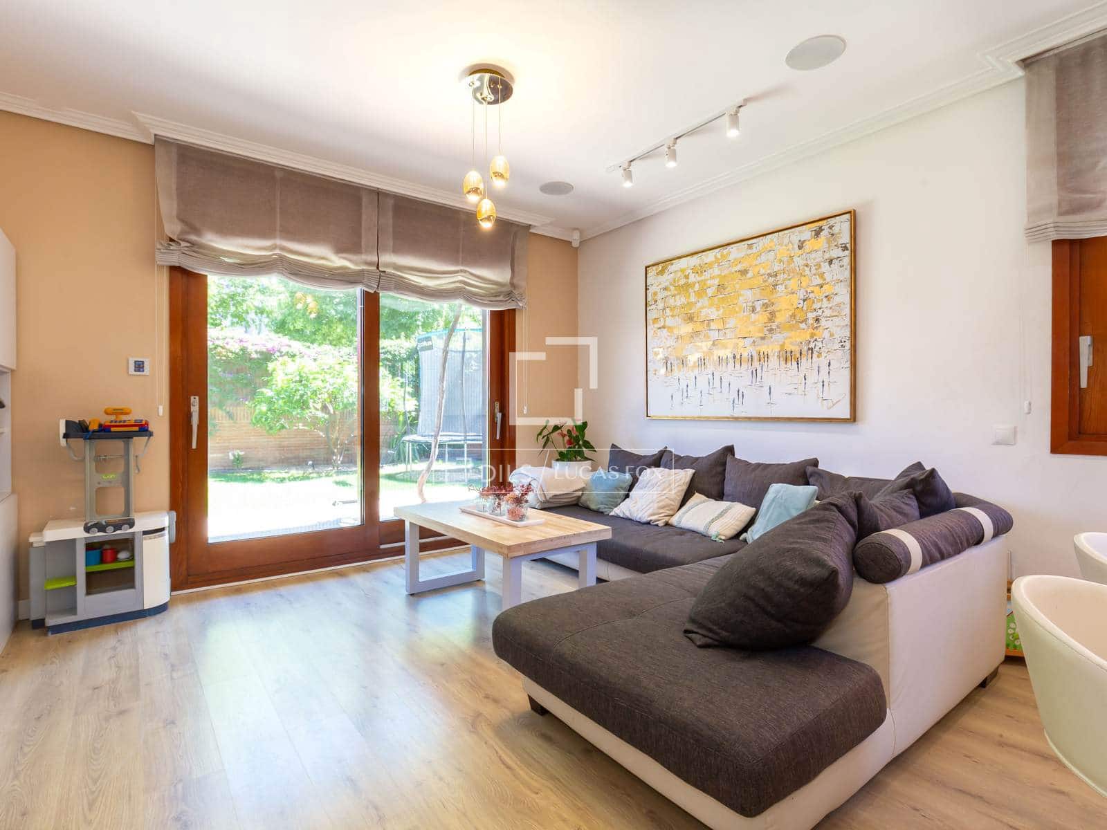 4 bedroom Apartment for sale in Esplugues de Llobregat with garage - € 790,000 (Ref: 9893195)