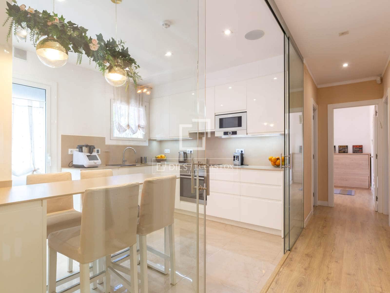 4 bedroom Apartment for sale in Esplugues de Llobregat with garage - € 790,000 (Ref: 9893195)