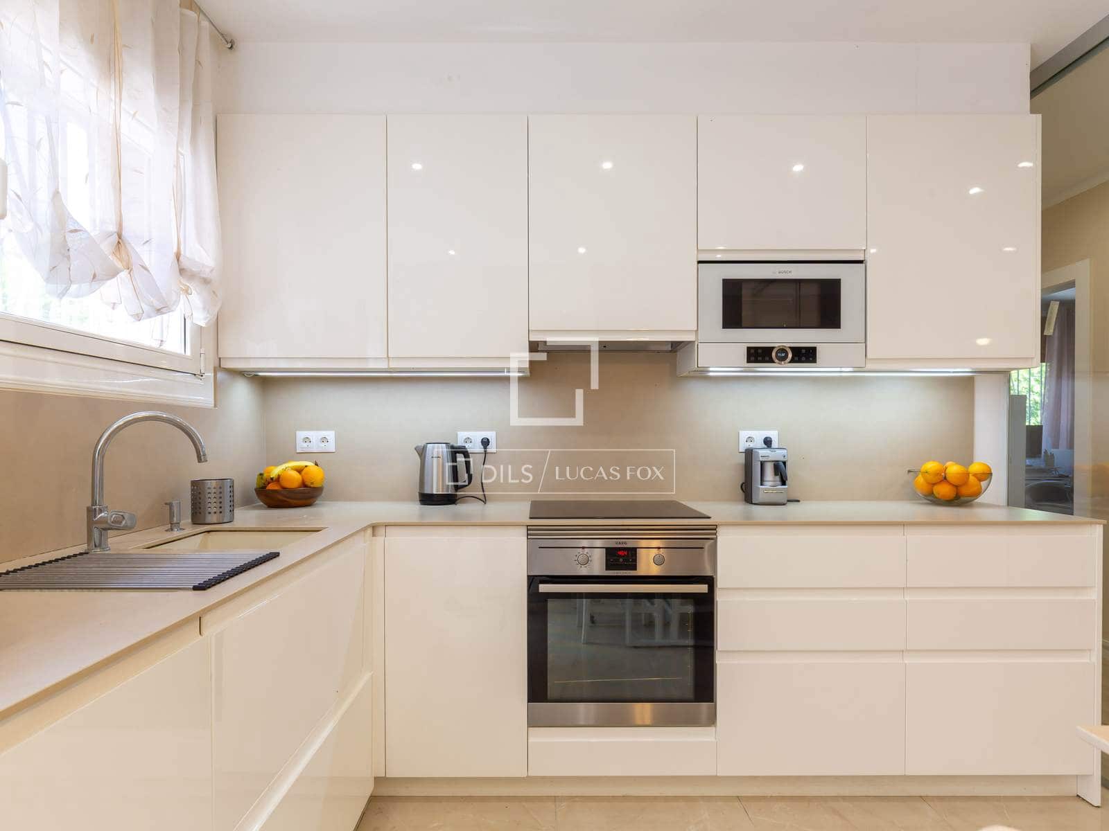 4 bedroom Apartment for sale in Esplugues de Llobregat with garage - € 790,000 (Ref: 9893195)