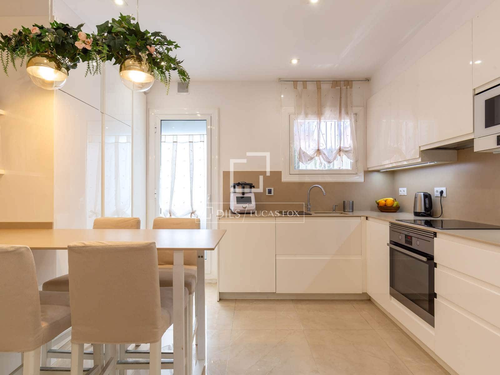 4 bedroom Apartment for sale in Esplugues de Llobregat with garage - € 790,000 (Ref: 9893195)