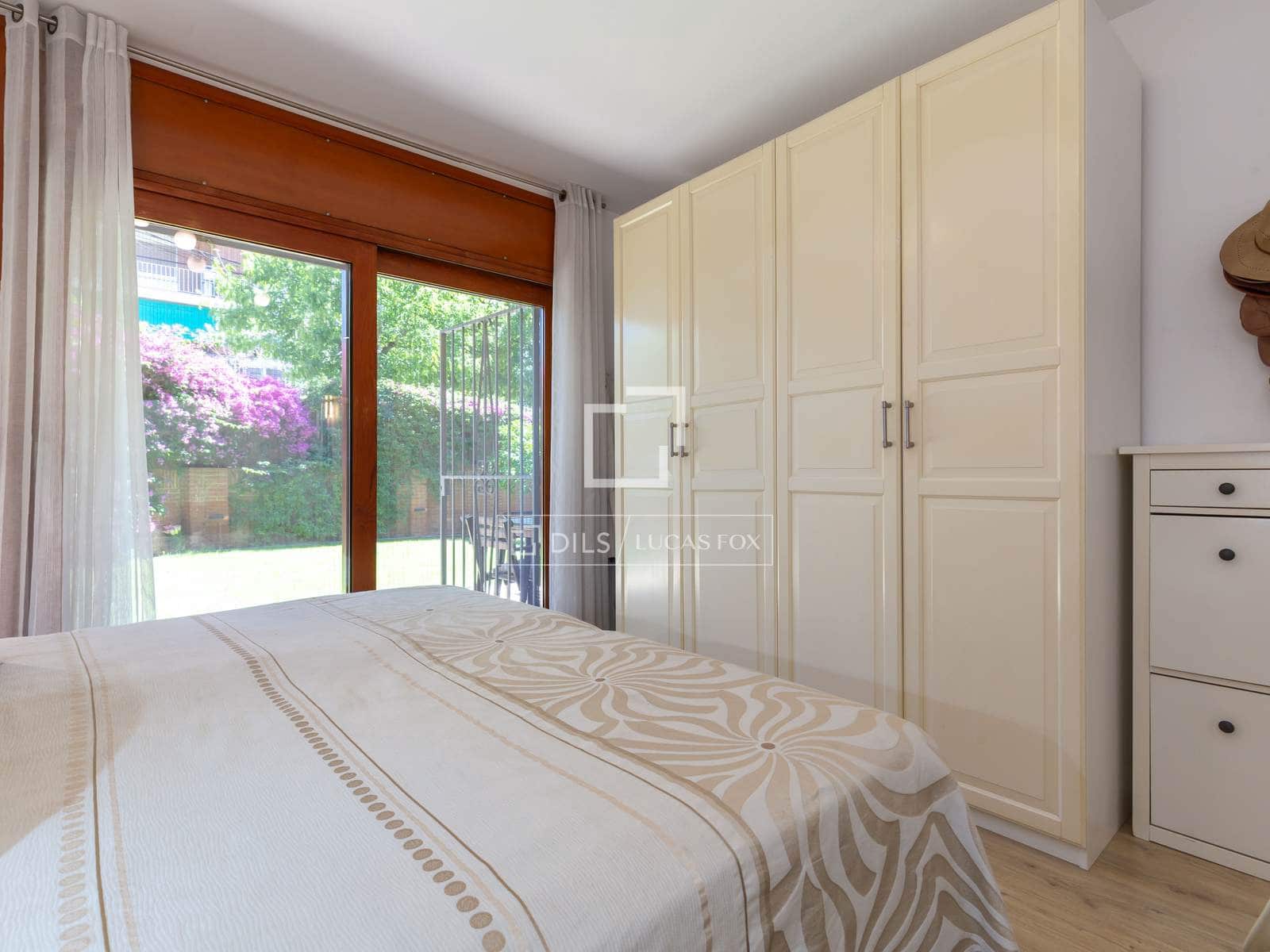 4 bedroom Apartment for sale in Esplugues de Llobregat with garage - € 790,000 (Ref: 9893195)