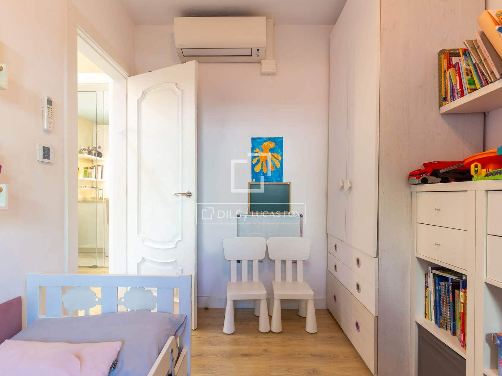 4 bedroom Apartment for sale in Esplugues de Llobregat with garage - € 790,000 (Ref: 9893195)
