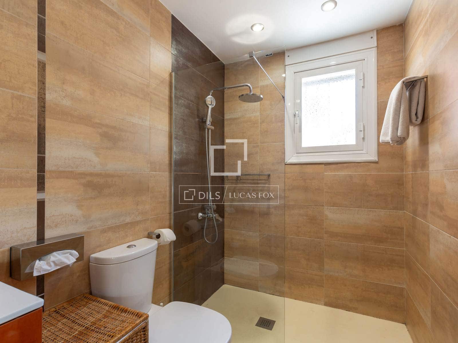 4 bedroom Apartment for sale in Esplugues de Llobregat with garage - € 790,000 (Ref: 9893195)