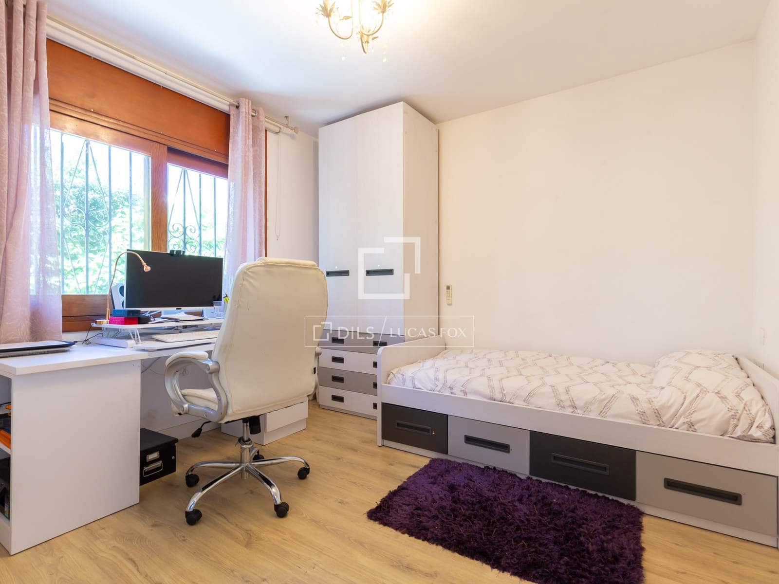 4 bedroom Apartment for sale in Esplugues de Llobregat with garage - € 790,000 (Ref: 9893195)