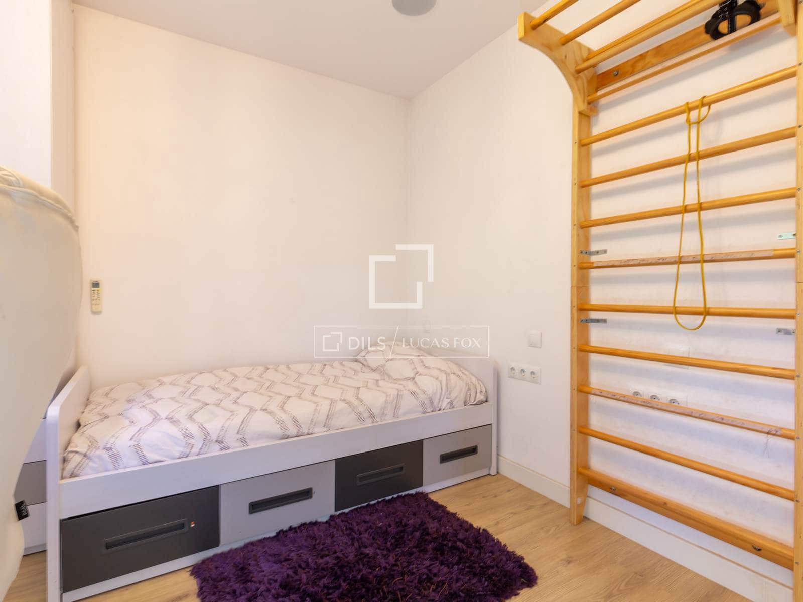 4 bedroom Apartment for sale in Esplugues de Llobregat with garage - € 790,000 (Ref: 9893195)