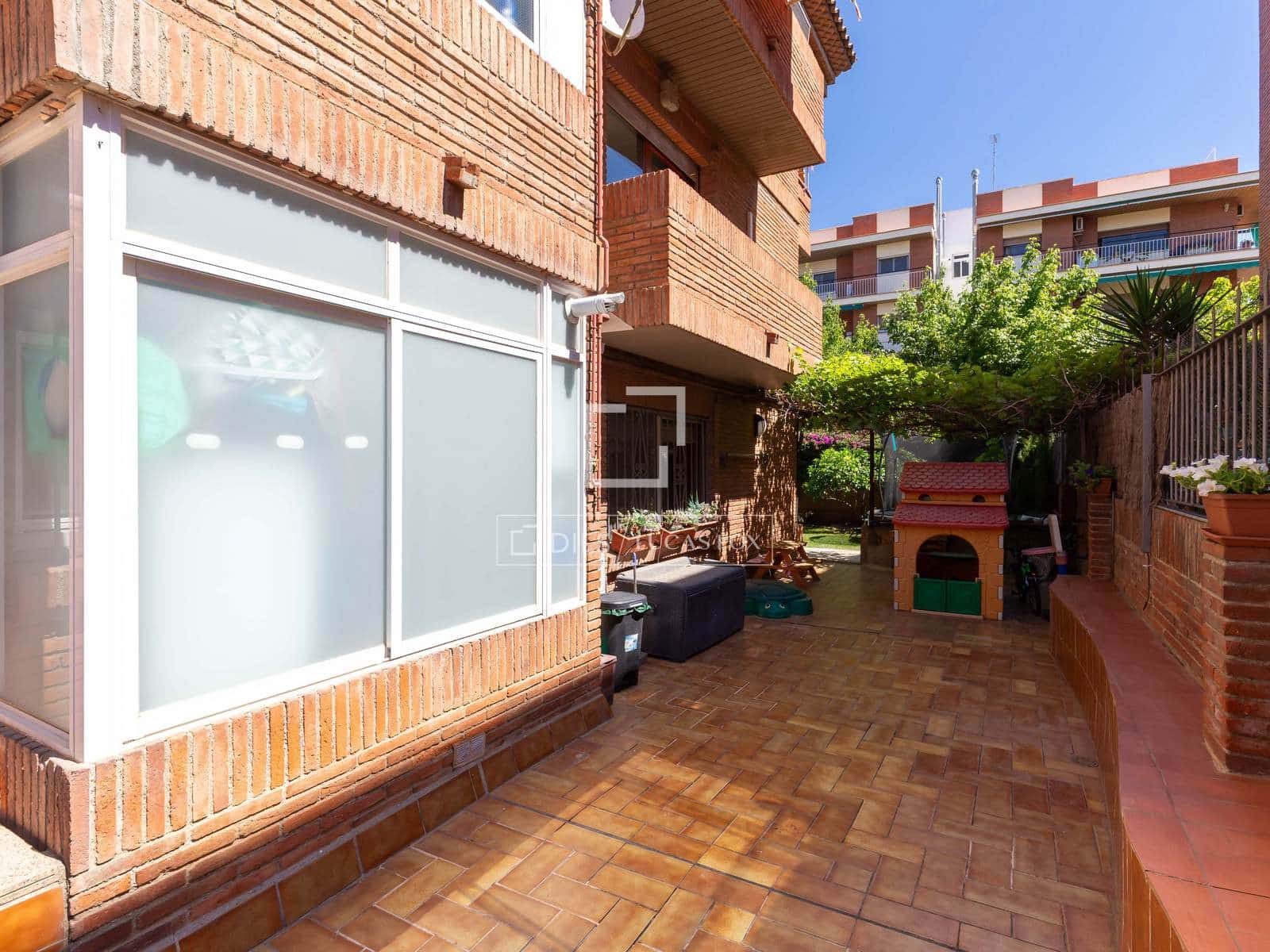 4 bedroom Apartment for sale in Esplugues de Llobregat with garage - € 790,000 (Ref: 9893195)