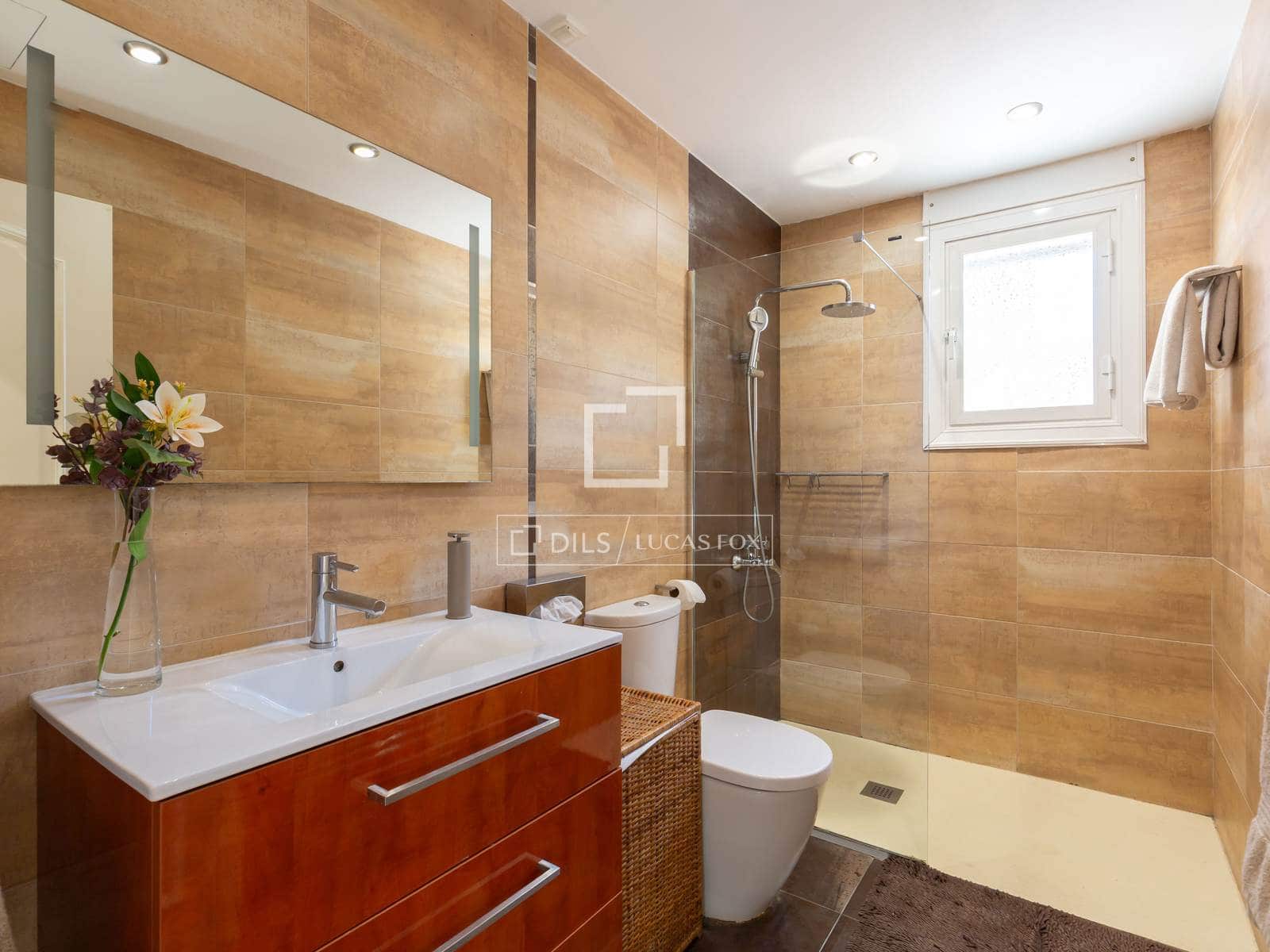 4 bedroom Apartment for sale in Esplugues de Llobregat with garage - € 790,000 (Ref: 9893195)