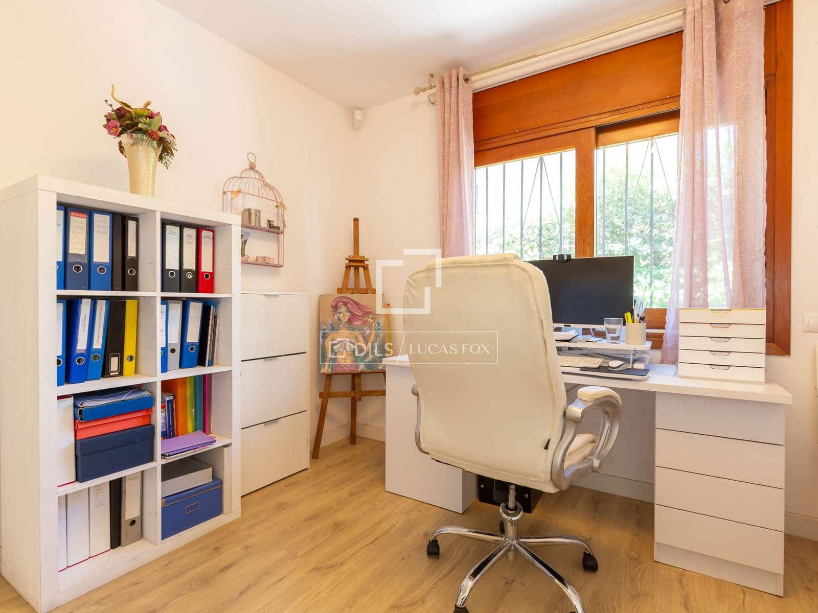 4 bedroom Apartment for sale in Esplugues de Llobregat with garage - € 790,000 (Ref: 9893195)