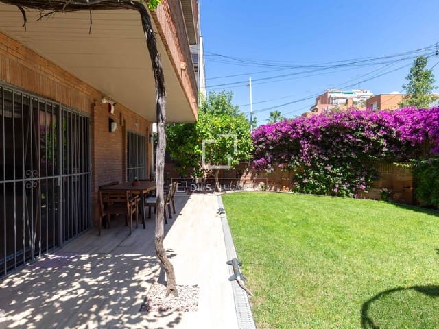4 bedroom Apartment for sale in Esplugues de Llobregat with garage - € 790,000 (Ref: 9893195)