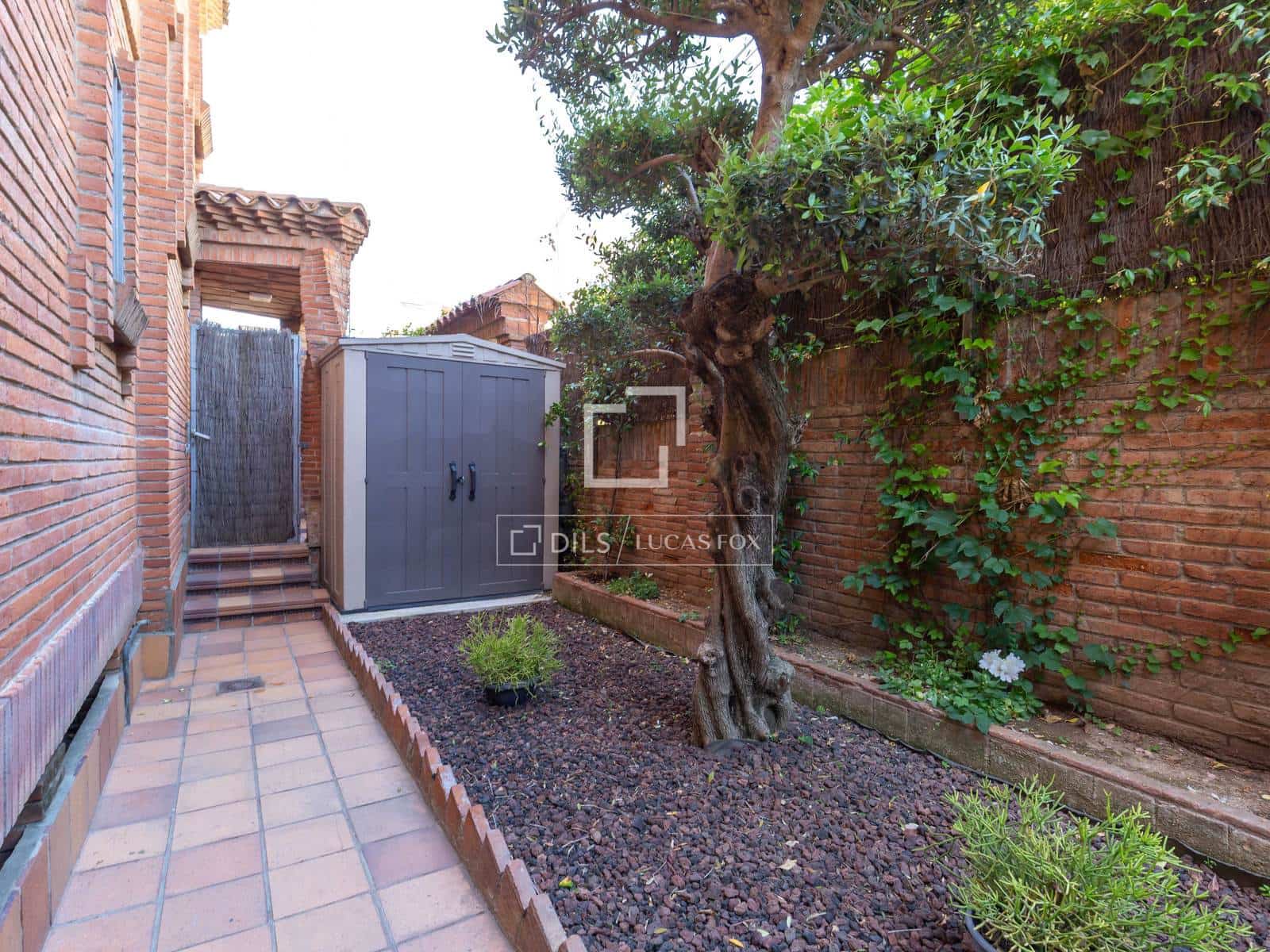 4 bedroom Apartment for sale in Esplugues de Llobregat with garage - € 790,000 (Ref: 9893195)