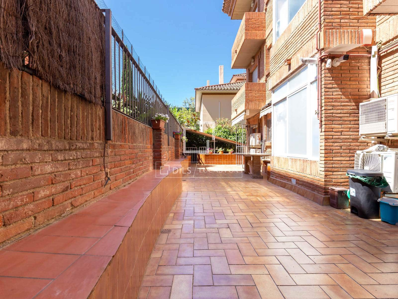 4 bedroom Apartment for sale in Esplugues de Llobregat with garage - € 790,000 (Ref: 9893195)