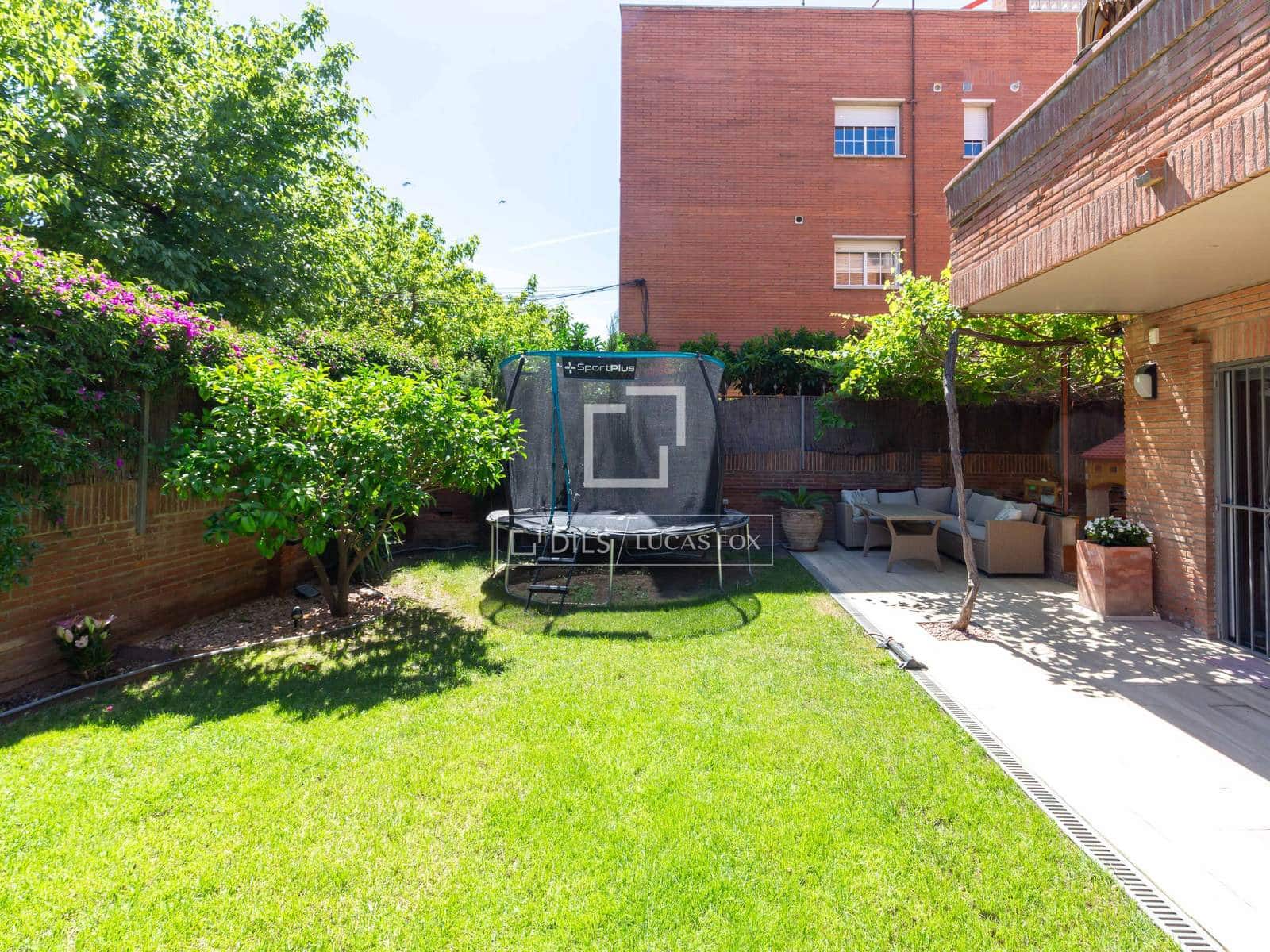 4 bedroom Apartment for sale in Esplugues de Llobregat with garage - € 790,000 (Ref: 9893195)