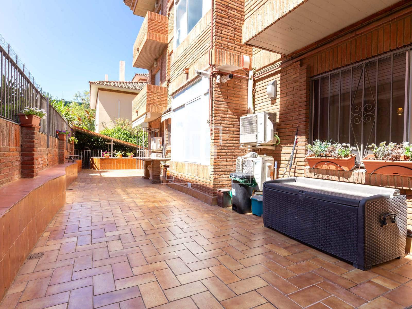 4 bedroom Apartment for sale in Esplugues de Llobregat with garage - € 790,000 (Ref: 9893195)