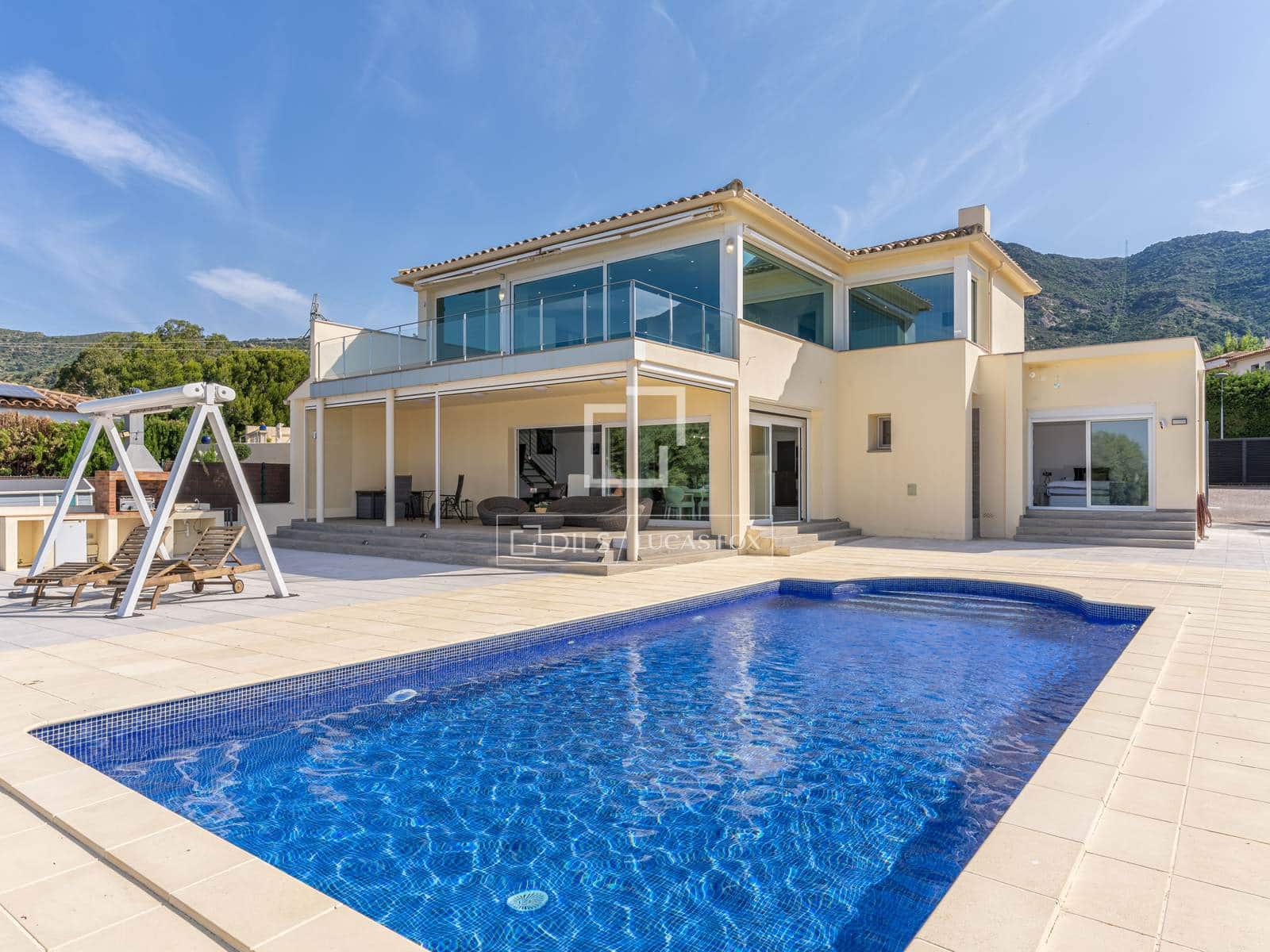 4 bedroom Villa for sale in Palau-saverdera with pool garage - € 1,200,000 (Ref: 9893197)