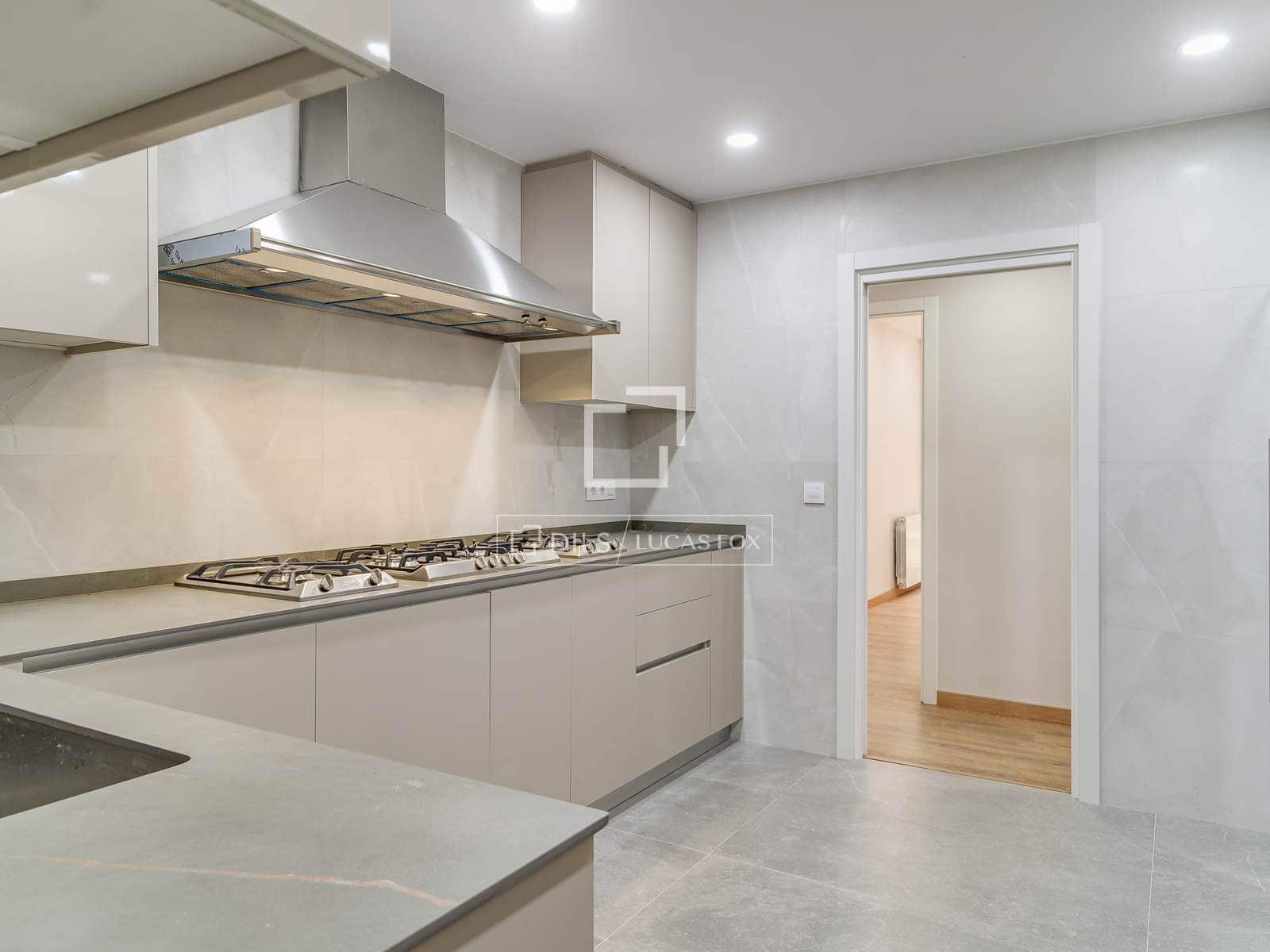 6 bedroom Apartment for sale in Barcelona city - € 1,150,000 (Ref: 9895088)