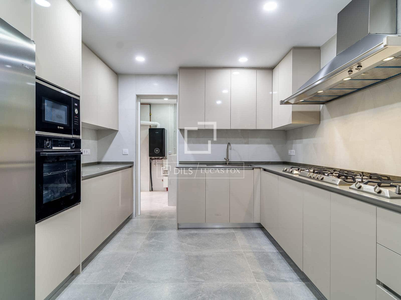 6 bedroom Apartment for sale in Barcelona city - € 1,150,000 (Ref: 9895088)