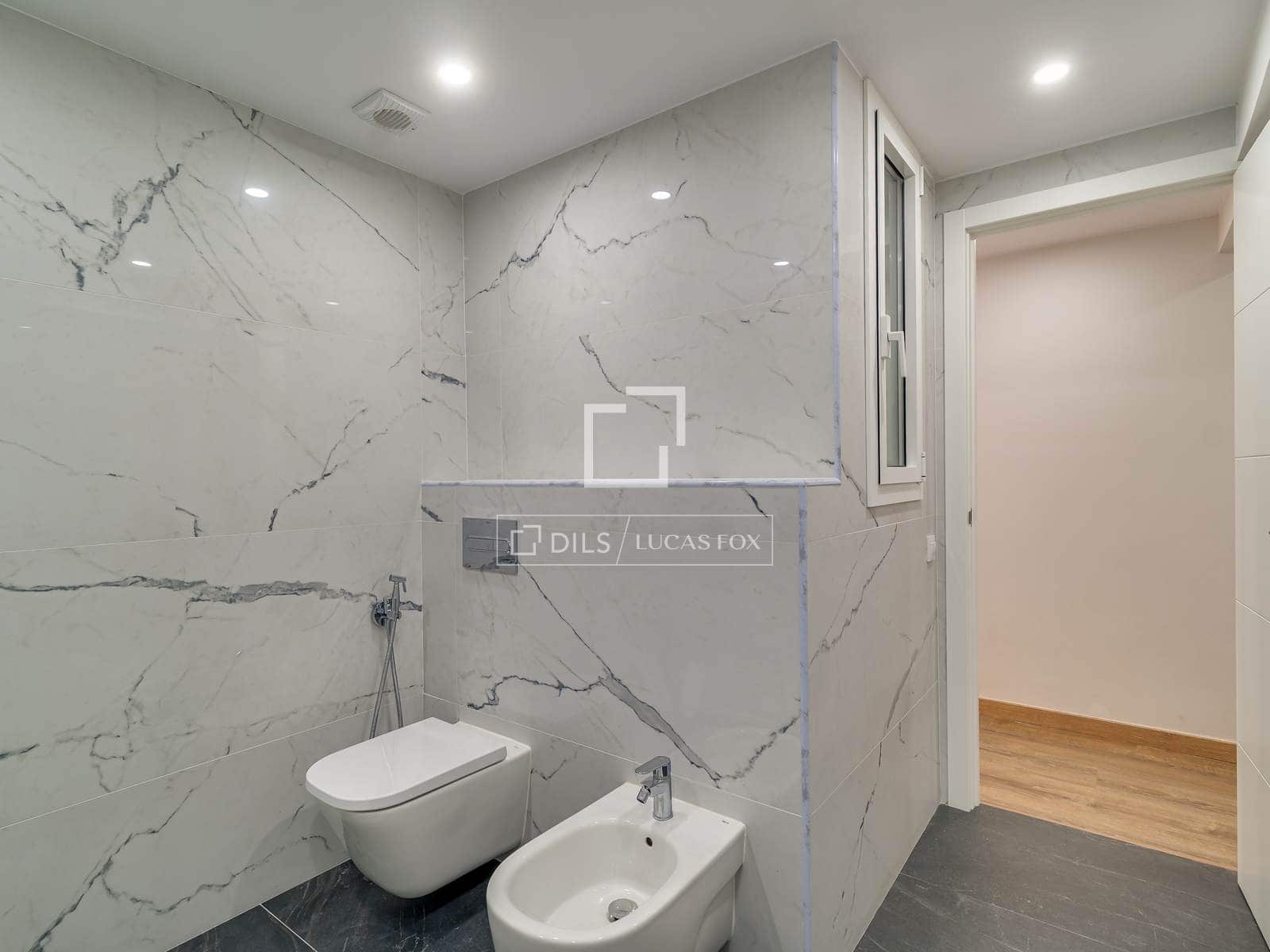 6 bedroom Apartment for sale in Barcelona city - € 1,150,000 (Ref: 9895088)