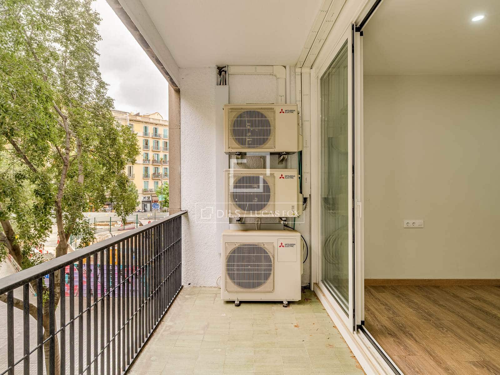 6 bedroom Apartment for sale in Barcelona city - € 1,150,000 (Ref: 9895088)