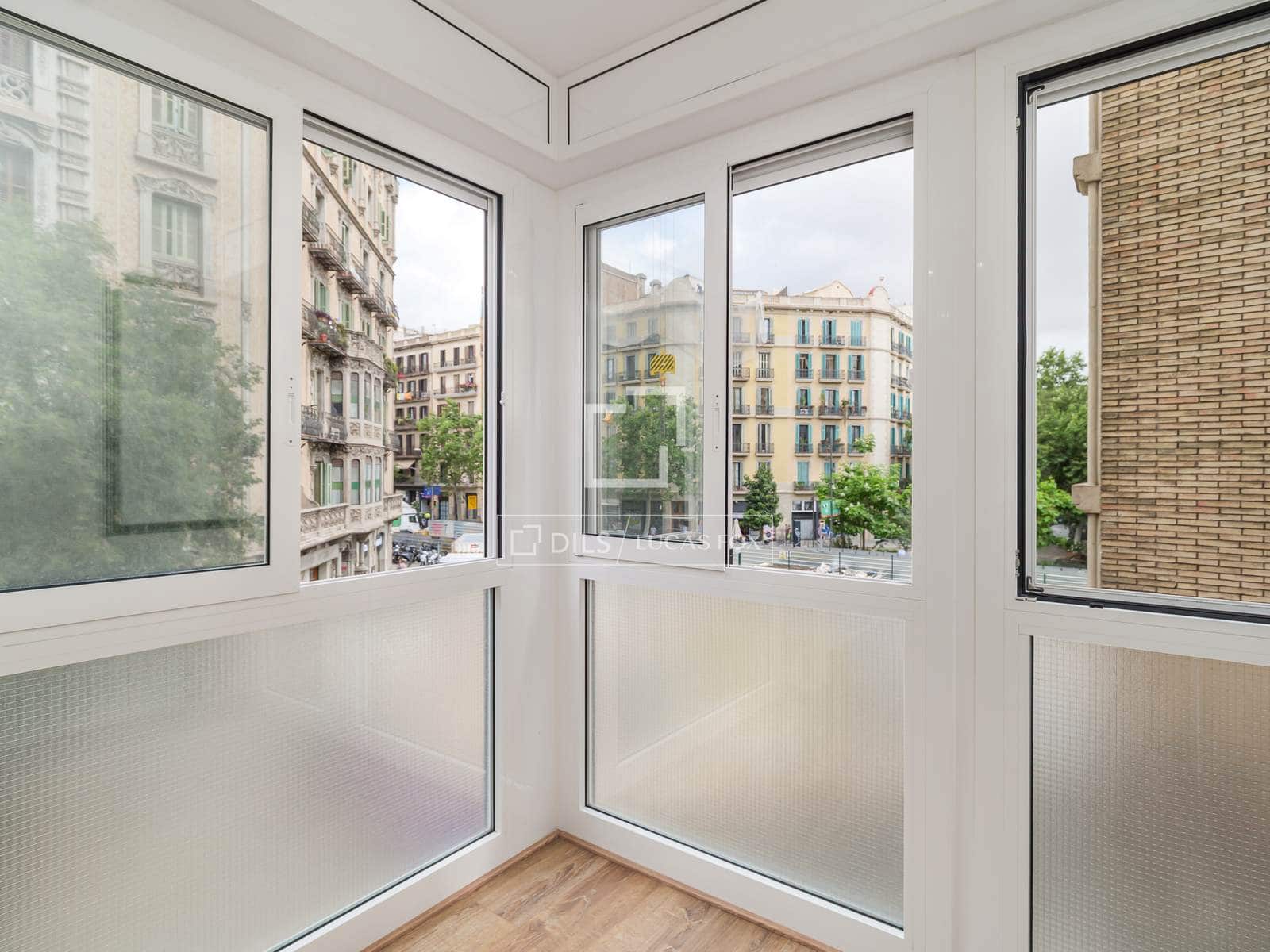 6 bedroom Apartment for sale in Barcelona city - € 1,150,000 (Ref: 9895088)