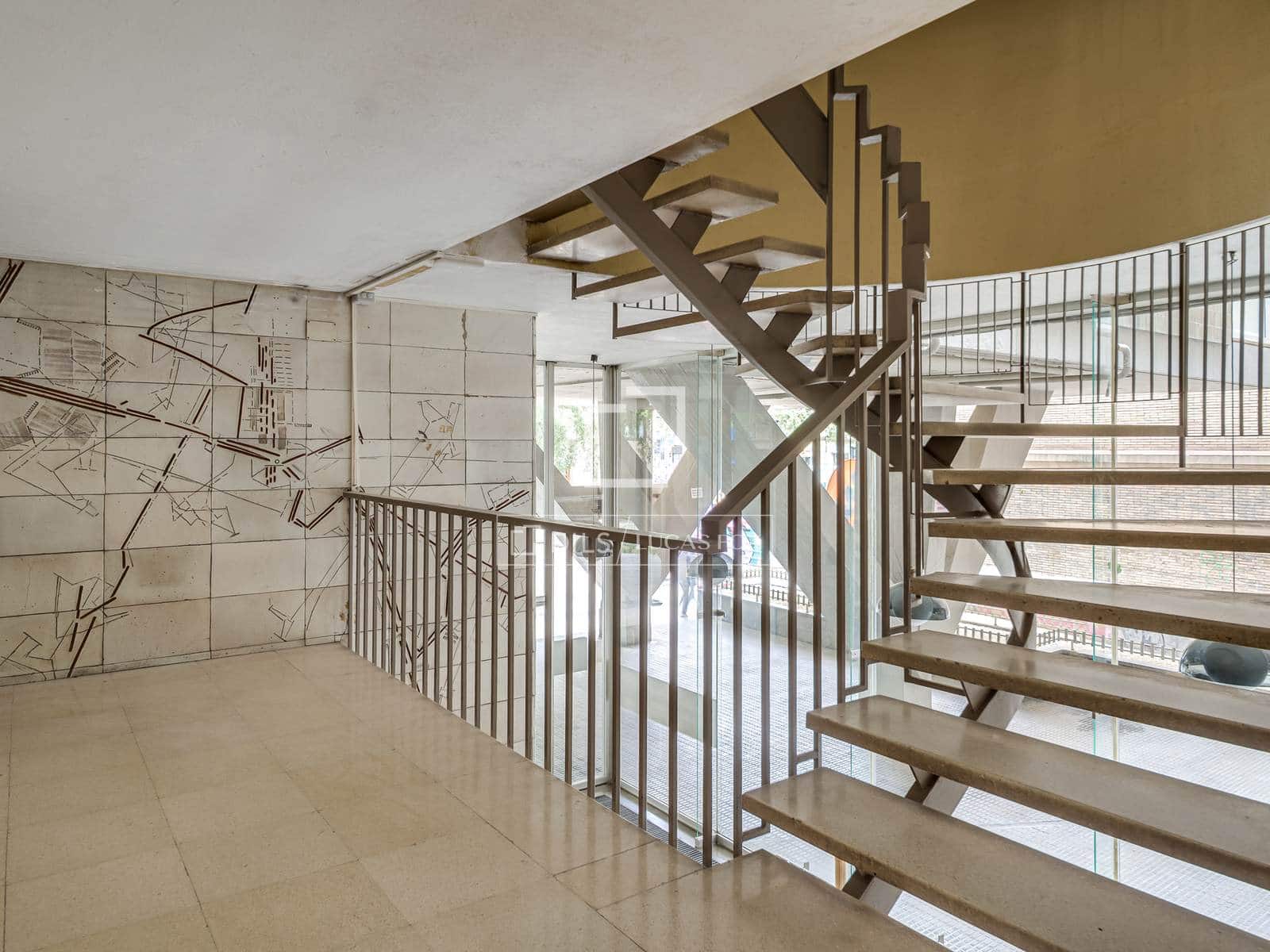 6 bedroom Apartment for sale in Barcelona city - € 1,150,000 (Ref: 9895088)