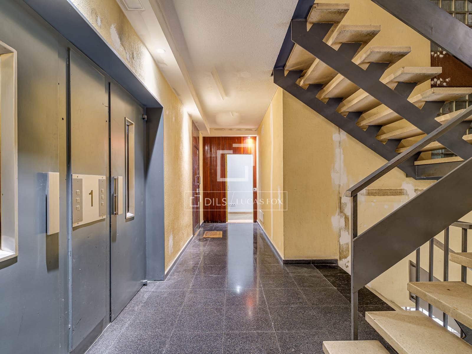 6 bedroom Apartment for sale in Barcelona city - € 1,150,000 (Ref: 9895088)