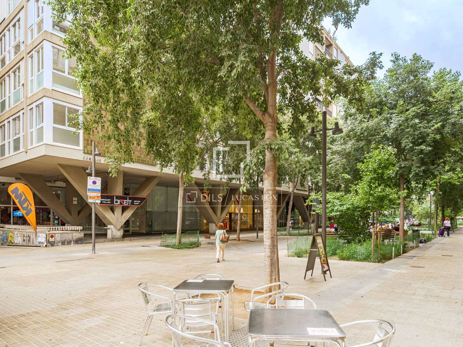 6 bedroom Apartment for sale in Barcelona city - € 1,150,000 (Ref: 9895088)