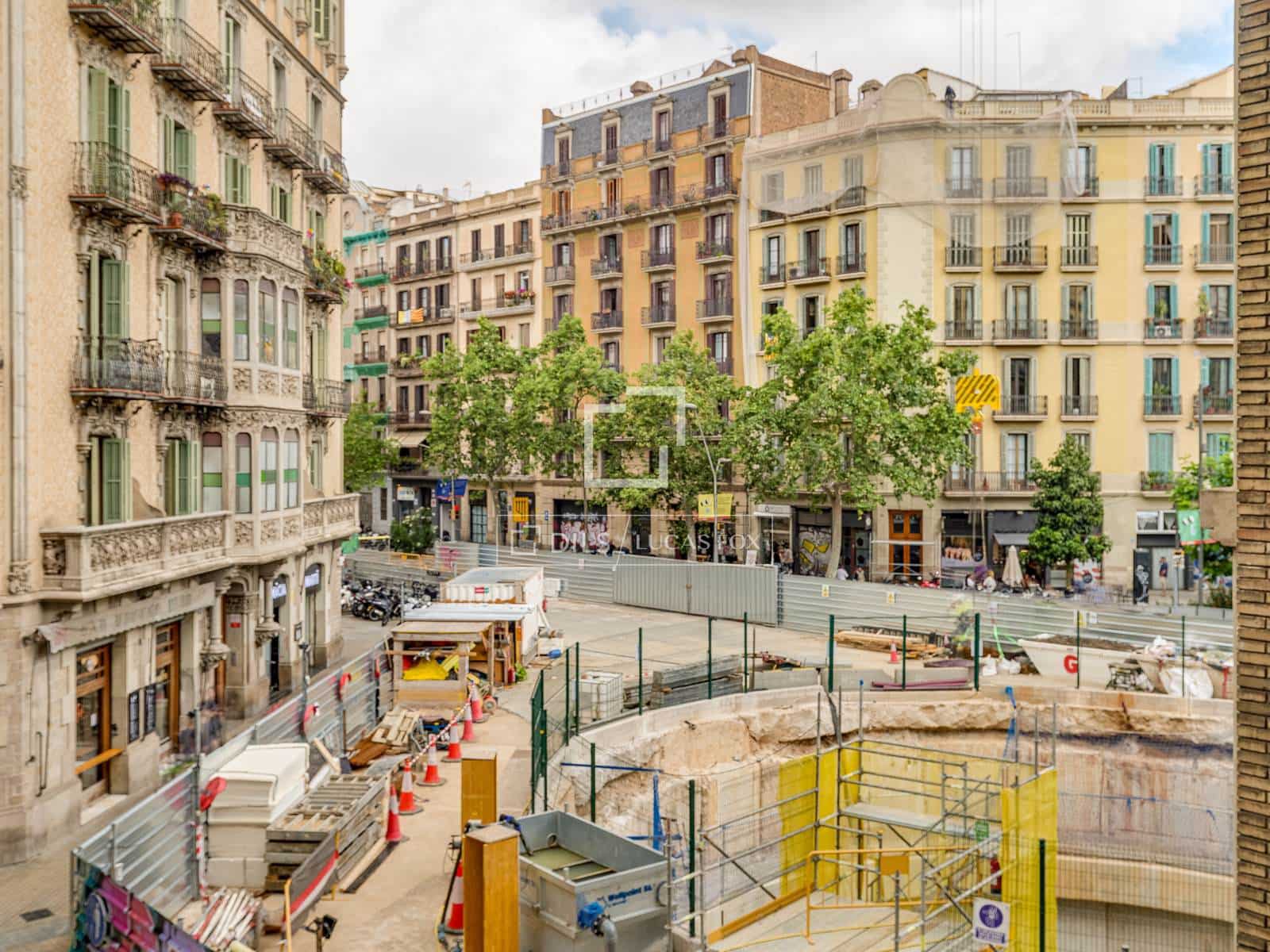 6 bedroom Apartment for sale in Barcelona city - € 1,150,000 (Ref: 9895088)