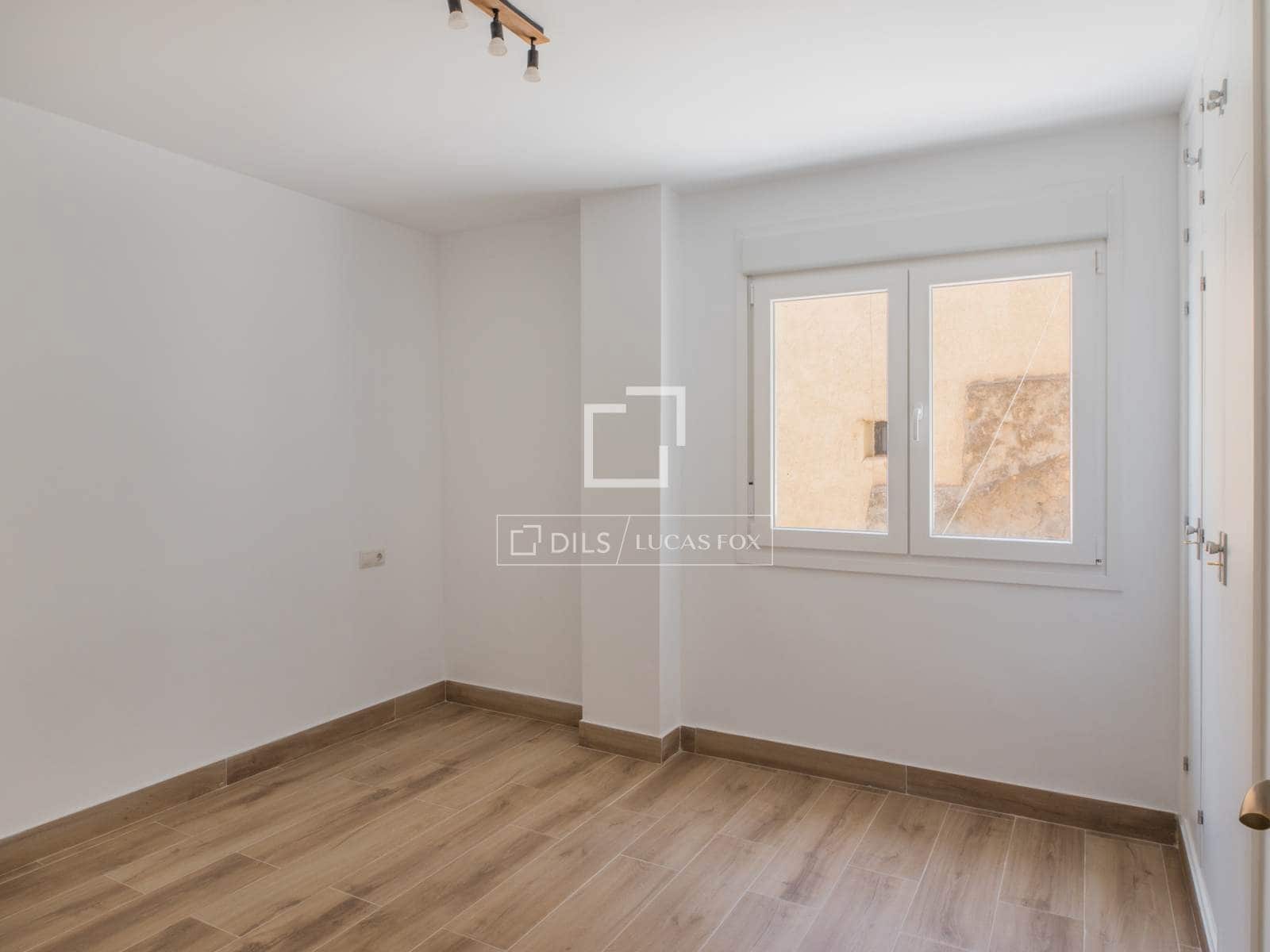 4 soverom Leilighet til leie i Malaga by med garasje - € 3 000 (Ref: 9895091)