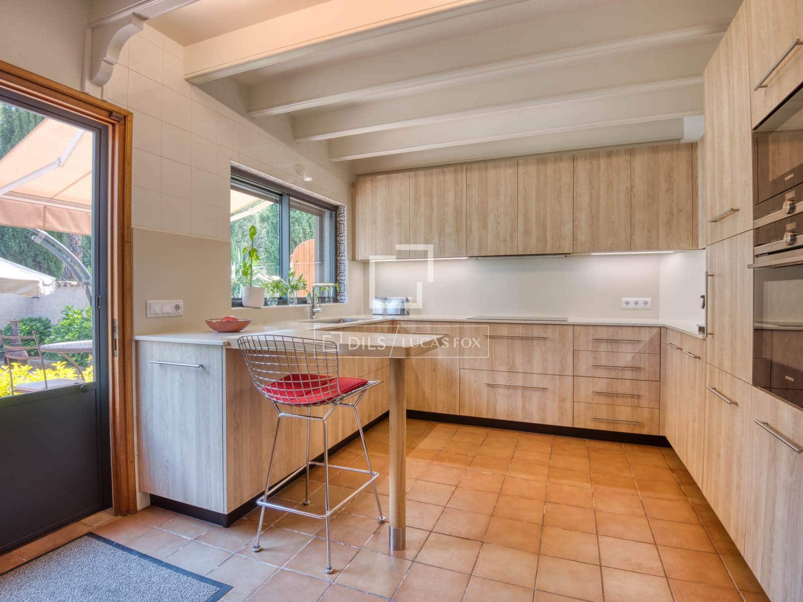 4 sypialnia Willa na sprzedaż w Santa Cristina d'Aro z basenem garażem - 1 650 000 € (Ref: 9895094)