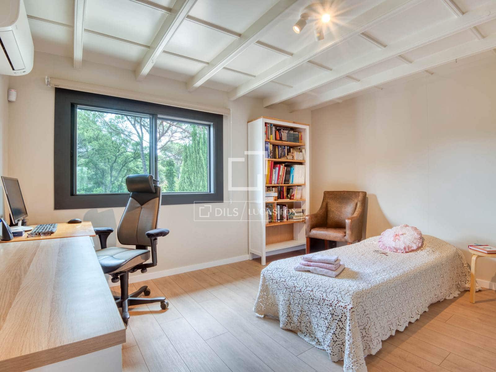 4 sypialnia Willa na sprzedaż w Santa Cristina d'Aro z basenem garażem - 1 650 000 € (Ref: 9895094)