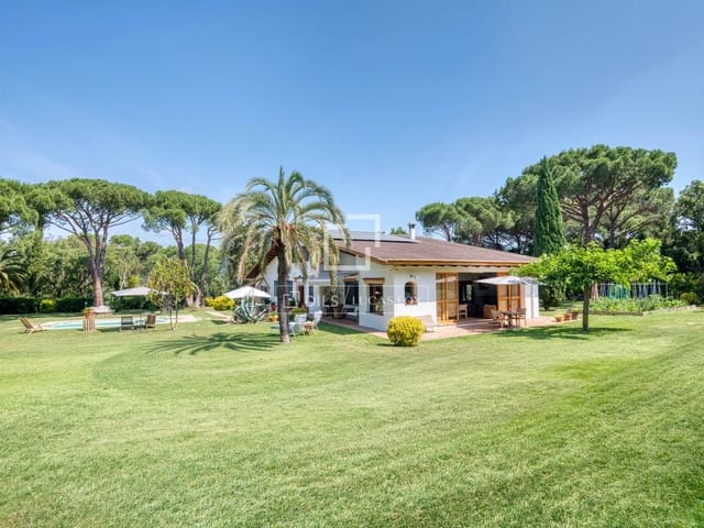 4 bedroom Villa for sale in Santa Cristina d'Aro with pool garage - € 1,650,000 (Ref: 9895094)