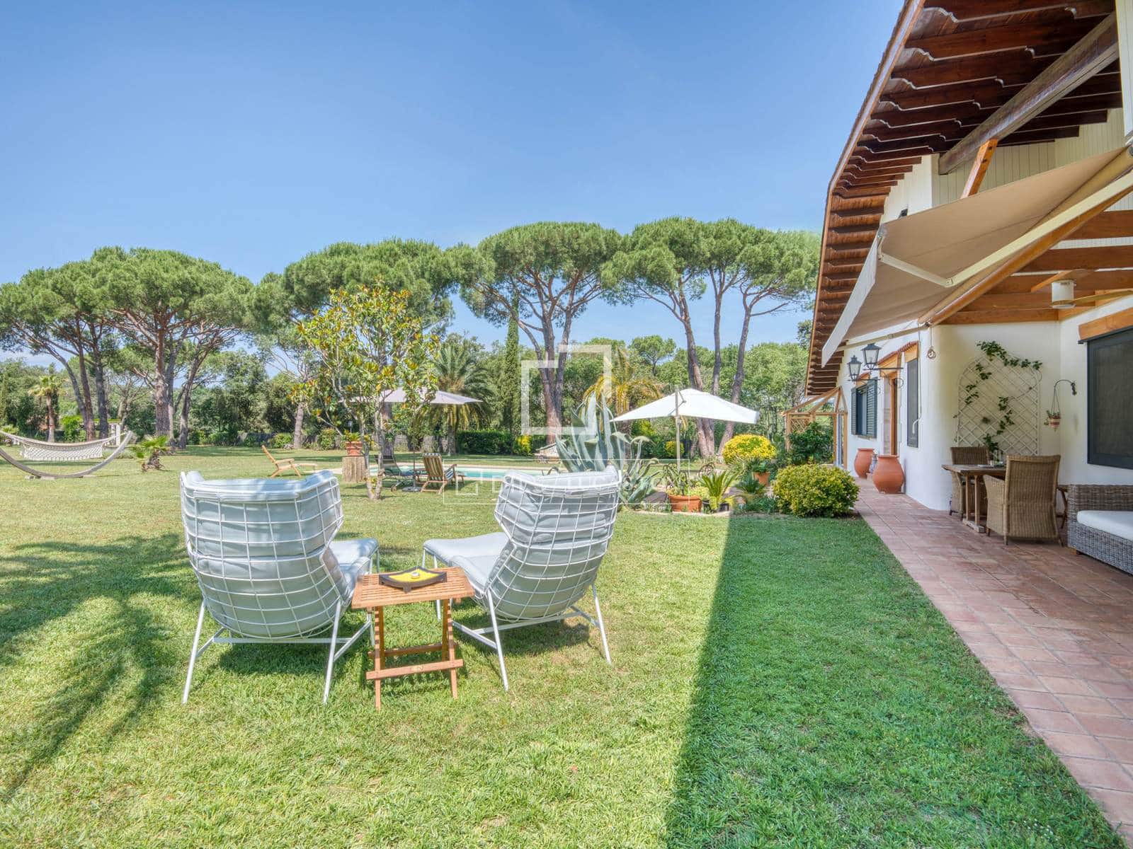 4 sypialnia Willa na sprzedaż w Santa Cristina d'Aro z basenem garażem - 1 650 000 € (Ref: 9895094)