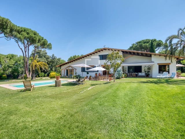 4 bedroom Villa for sale in Santa Cristina d'Aro with pool garage - € 1,650,000 (Ref: 9895094)