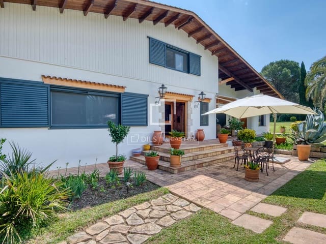 4 bedroom Villa for sale in Santa Cristina d'Aro with pool garage - € 1,650,000 (Ref: 9895094)