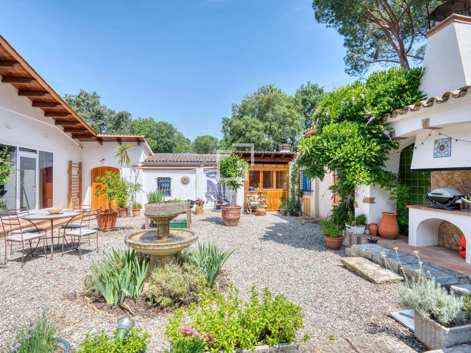 4 sypialnia Willa na sprzedaż w Santa Cristina d'Aro z basenem garażem - 1 650 000 € (Ref: 9895094)