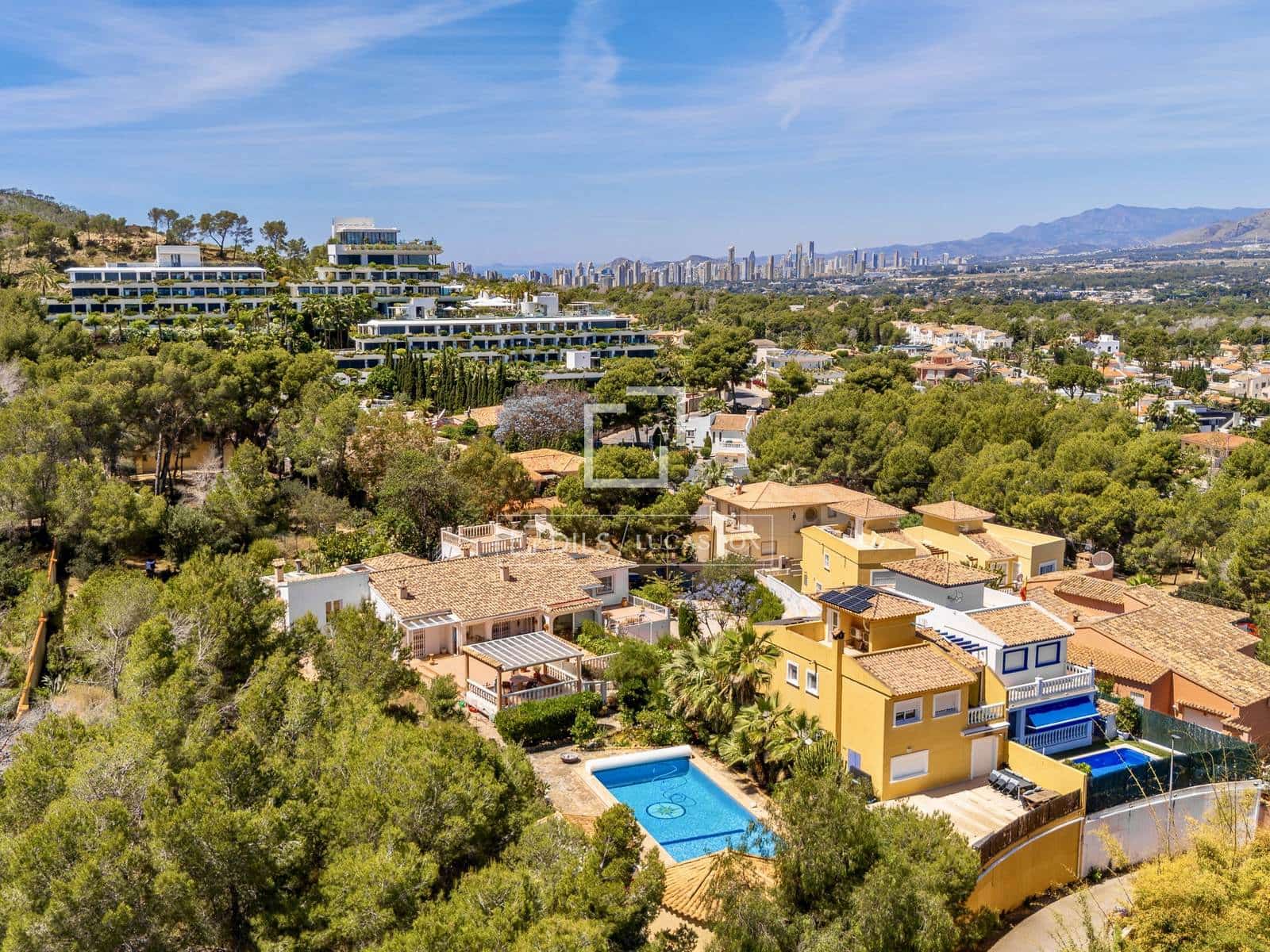 Building Plot for sale in Alfaz del Pi / L'Alfas del Pi - € 2,500,000 (Ref: 9895354)