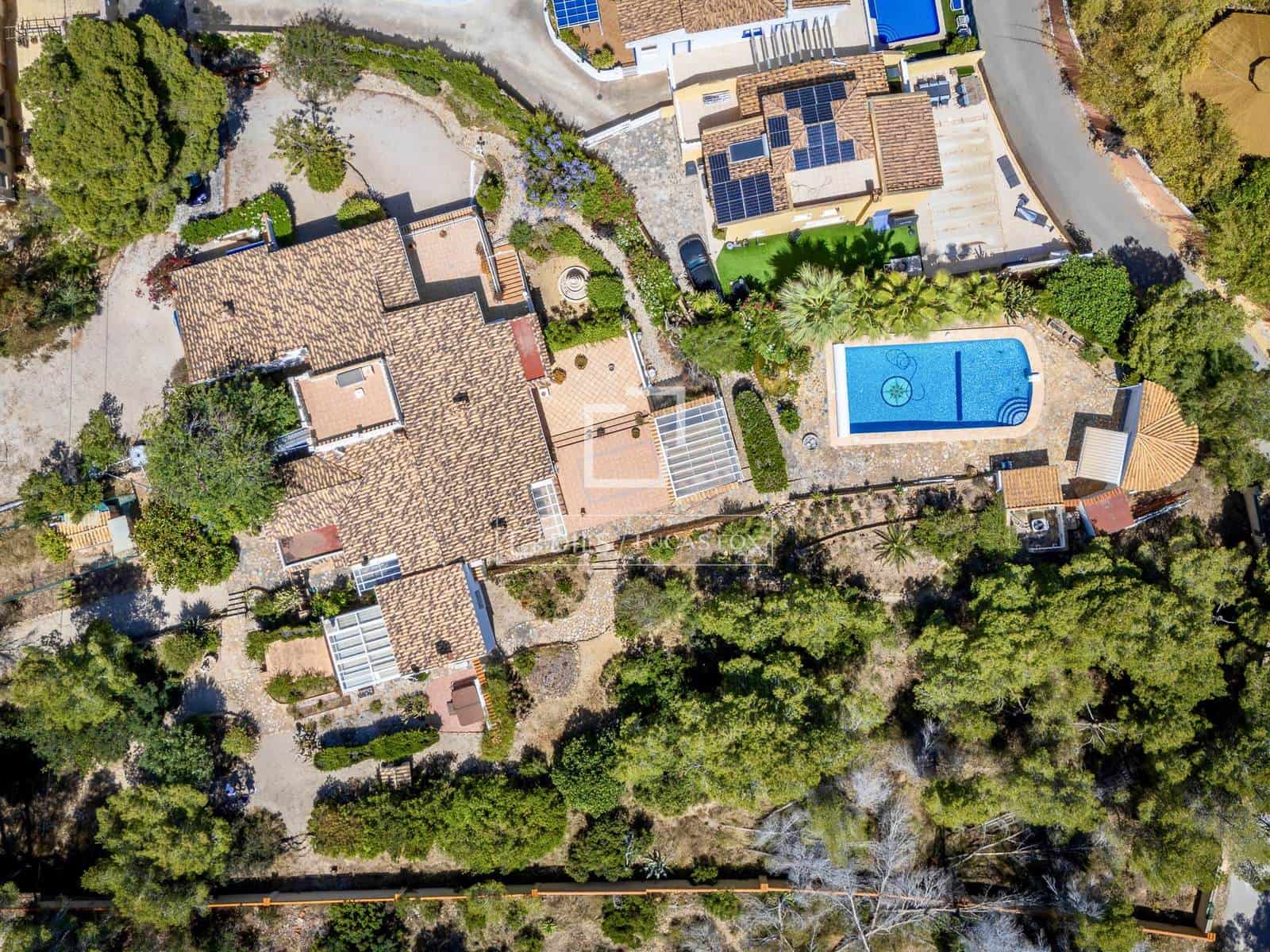 Building Plot for sale in Alfaz del Pi / L'Alfas del Pi - € 2,500,000 (Ref: 9895354)