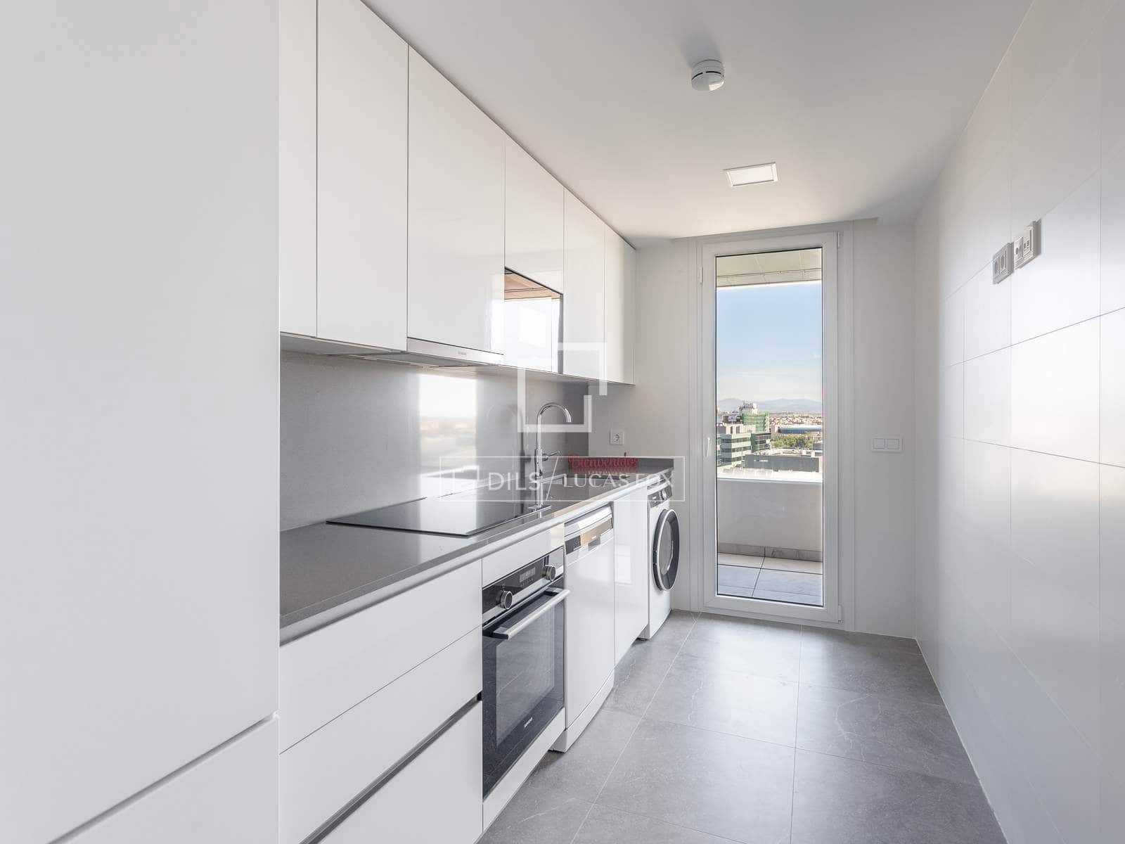 3 slaapkamer Appartement te huur in Madrid stad met zwembad garage - € 2.900 (Ref: 9895356)