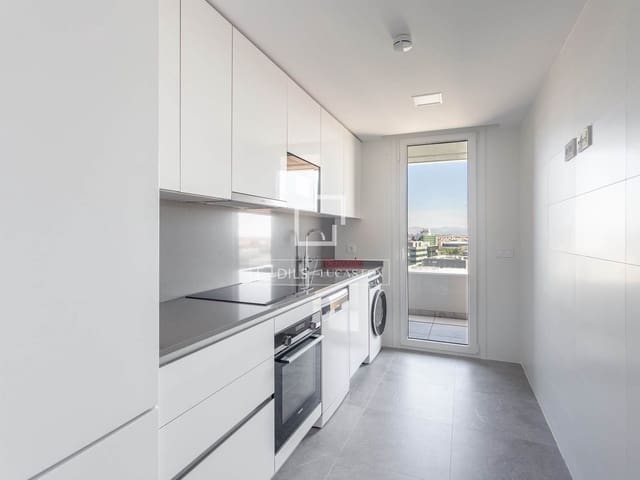 3 bedroom Apartment for rent in Valdefuentes, Madrid city with pool garage - € 2,900 (Ref: 9895356)