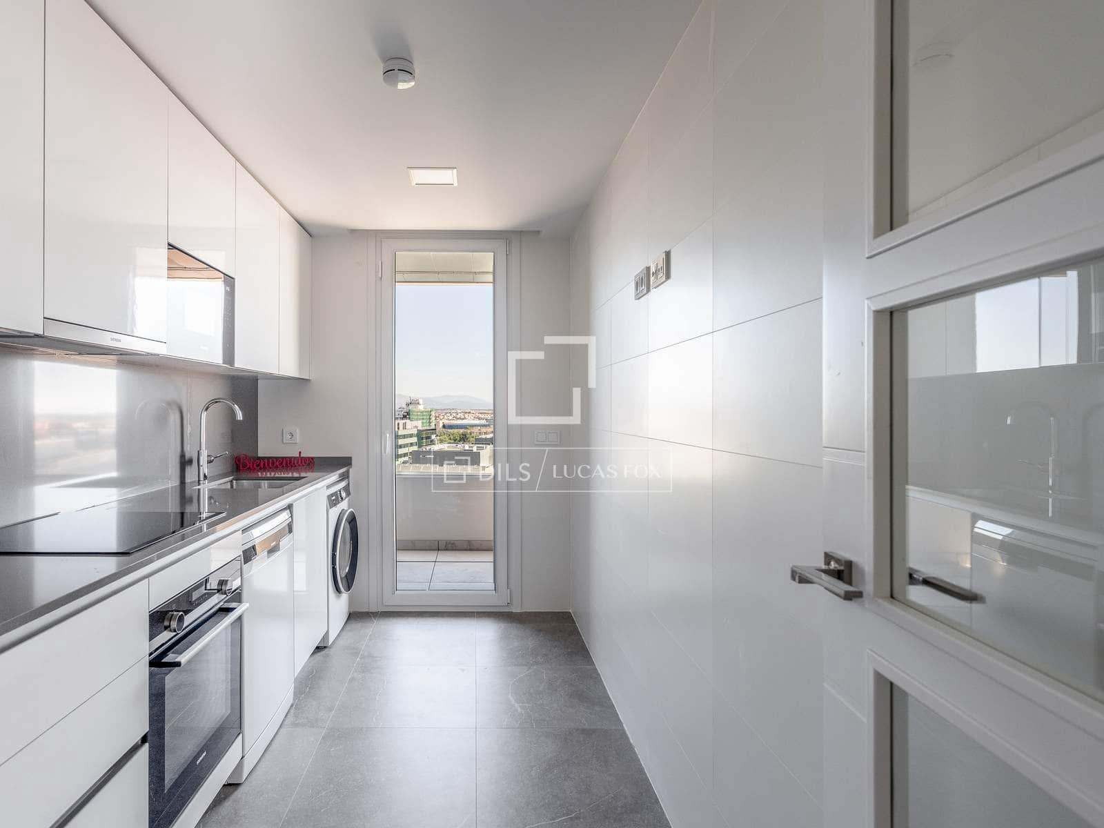 3 slaapkamer Appartement te huur in Madrid stad met zwembad garage - € 2.900 (Ref: 9895356)