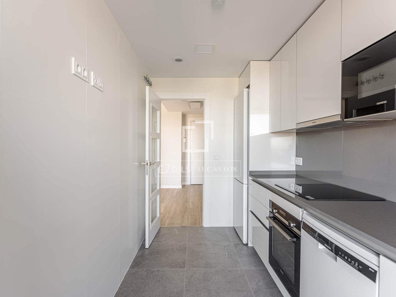 3 slaapkamer Appartement te huur in Madrid stad met zwembad garage - € 2.900 (Ref: 9895356)