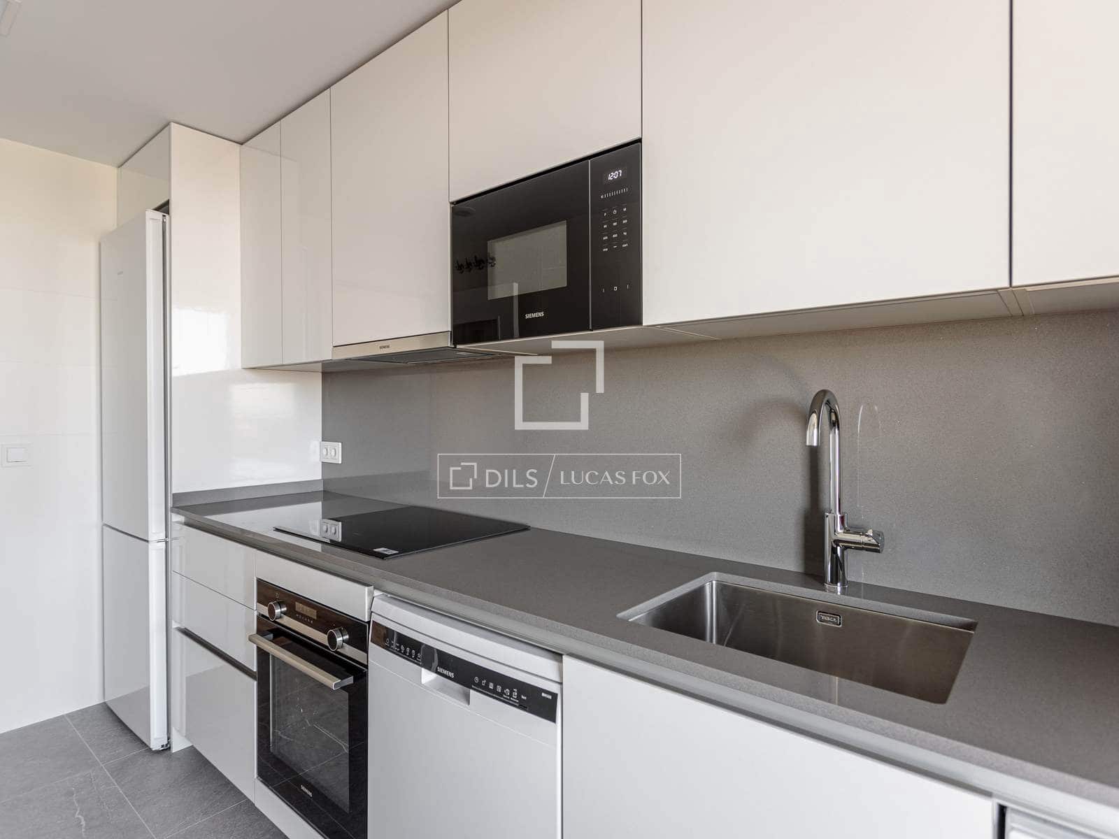 3 slaapkamer Appartement te huur in Madrid stad met zwembad garage - € 2.900 (Ref: 9895356)